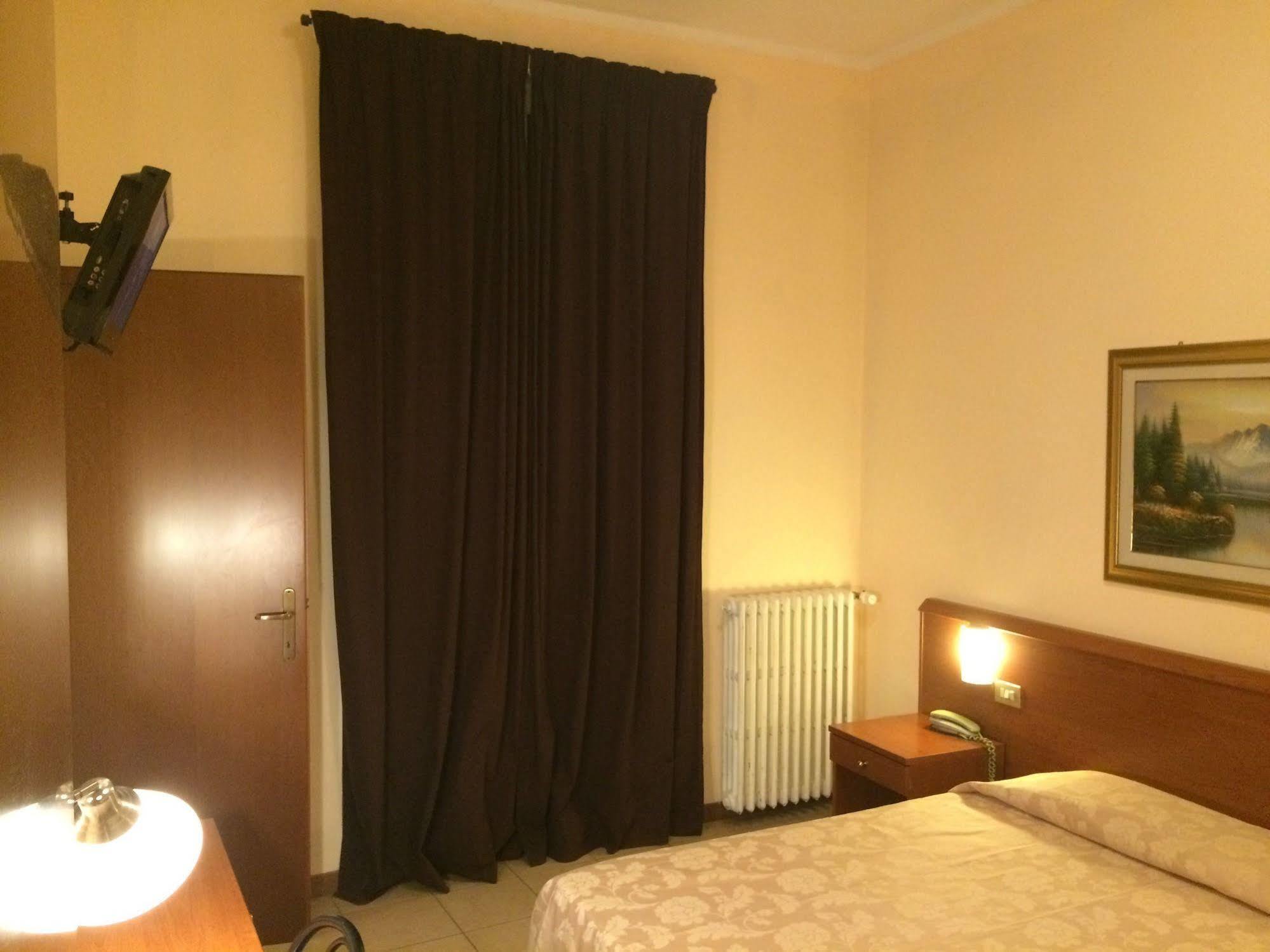 Hotel Paradiso Milan Exterior photo